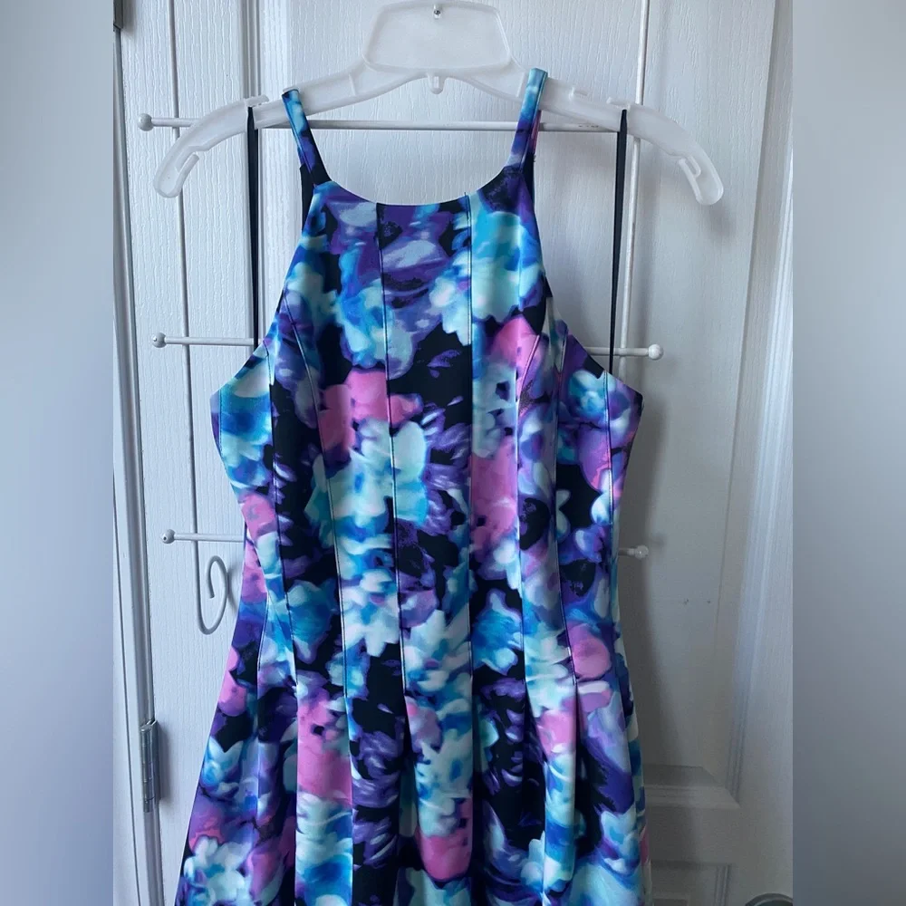 Vince Camuto Floral Sleeveless fit and flair dress. - Picture 3 of 10